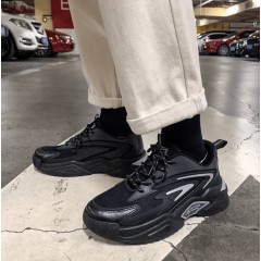 Модные мужские кроссовки массивные чисто черные со светоотражающими элементами