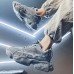 Зимние мужские серые кроссовки с мехом внутри на высокой подошве и со светоотражающей полоской