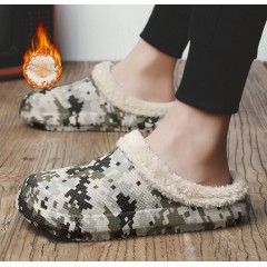 Зимнее мужские тапочки кроксы с мехом в зеленый пиксель - камуфляж - бежевые