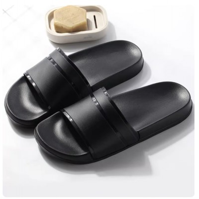 Резиновые черные тапочки с полосками