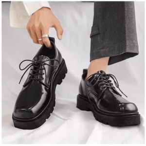 Модні чоловічі чорні туфлі зі шнурками та квадратним носком - мисом