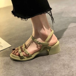 Зелені босоніжки сандалі на тонких пряжках