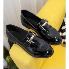 Женские туфли лоферы лаковые черные
