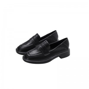 Туфли лоферы женские черные кожаные на небольшом каблуке