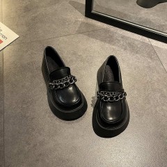 Матовые туфли с круглым носком на грубой подошве