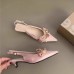 Элегантные женские розовые босоножки-слингбэки с цветами на каблуке