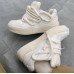 Оригинальные белые кроссовки на грубой подошве и с толстыми шнурками