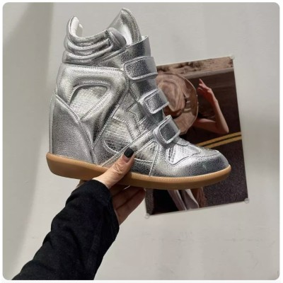 Женские серебряные кроссовки сникерсы на платформе - Маранты цвет серебро