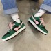Женские зеленые кроссовки с розовыми шнурками 