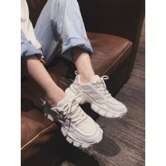 Мягкие весенние женские кроссовки белые