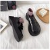 Матові жіночі туфлі чорні лофери на грубій високій підошві платформі