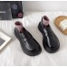Матові жіночі туфлі чорні лофери на грубій високій підошві платформі