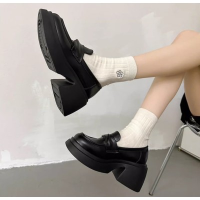 Женские черные туфли лоферы на толстом на небольшом каблуке