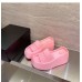 Женские светло розовые тапочки шлепанцы на высокой платформе - неопреновые ванг яркие