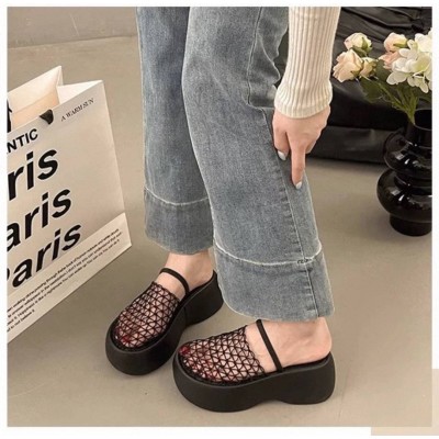 Жіночі сітчасті тапочки шльопанці на товстій підошві платформі - чорні