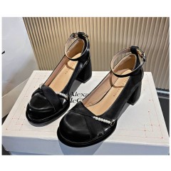 Жіночі нарядні туфельки на маленькому квадратному підборі - чорні святкові