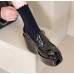 Женские лаковые туфли черные на высокой танкетке