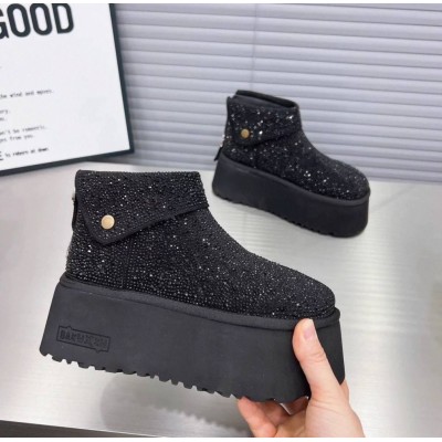 Женские черные полуботинки - валенки угги с подворотом на очень высокой подошве платформе и камнями