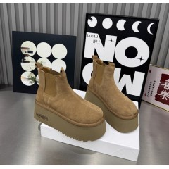 Женские замшевые ботинки челси на очень высокой подошве платформе с мехом - рыжие угги