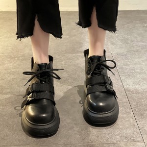 Чорні матові жіночі черевики низькі з ремінцями