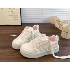 Женские кеды Sanrio Hello Kitty бежевые с розовым из натуральной кожи