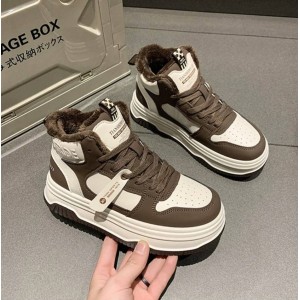 Женские массивные зимние кроссовки с мехом на высокой подошве коричнево белые