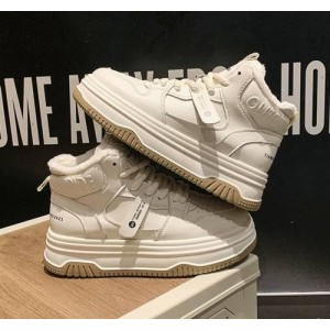 Женские массивные зимние высокие кроссовки белые с мехом и на толстой подошве